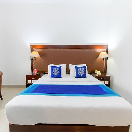 Hotel Oyo 7188 Ajantha Regency Kochi Esterno foto