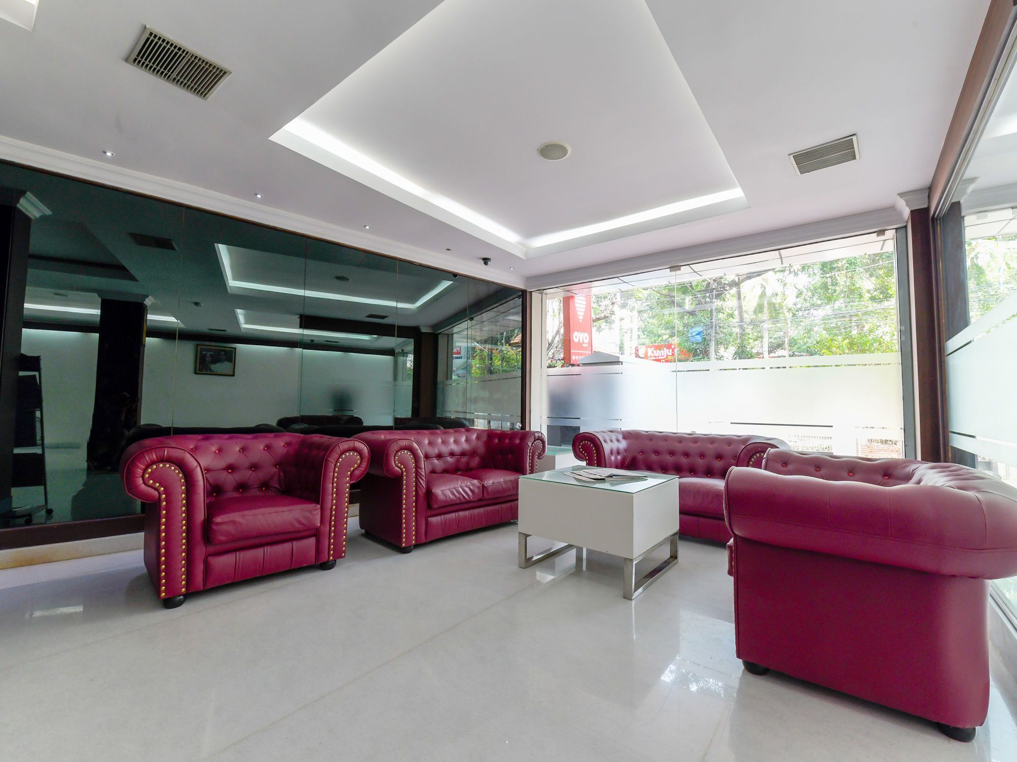 Hotel Oyo 7188 Ajantha Regency Kochi Esterno foto